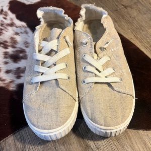 Madden Girl Marisa Sneaker, Size 8